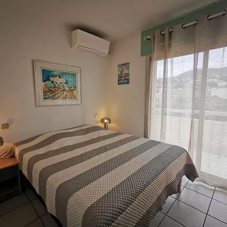 T2 Pour 4 Pers Avec Balcon Et Parking - Fr-1-803-1 Le Lavandou