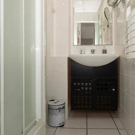 T2 Pour 4 Pers Avec Balcon Et Parking - Fr-1-803-1 Le Lavandou