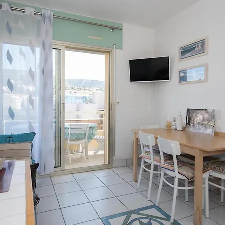 Apartman T2 Pour 4 Pers Avec Balcon Et Parking - Fr-1-803-1 Le Lavandou